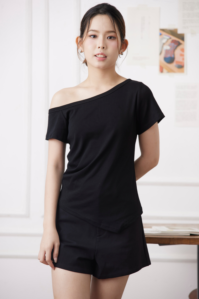 Lara Asymmetrical Top Black