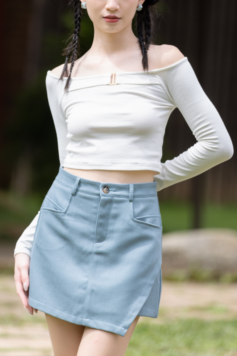 Selene Off-Shoulder Buckle Cropped Tee Ivory