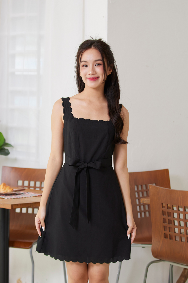 Scallop Charm Sleeveless Mini Dress Black