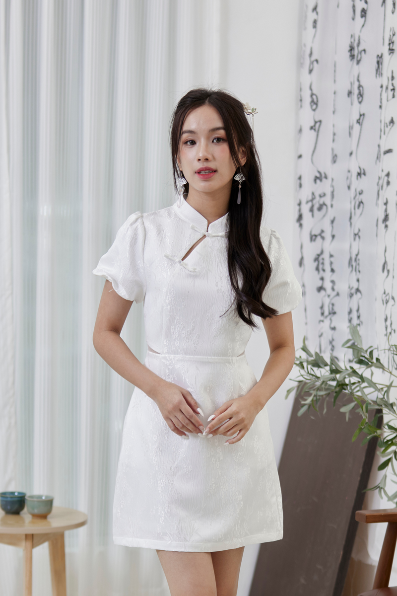 Mignon Puffed Sleeve Jacquard Cheongsam Ivory