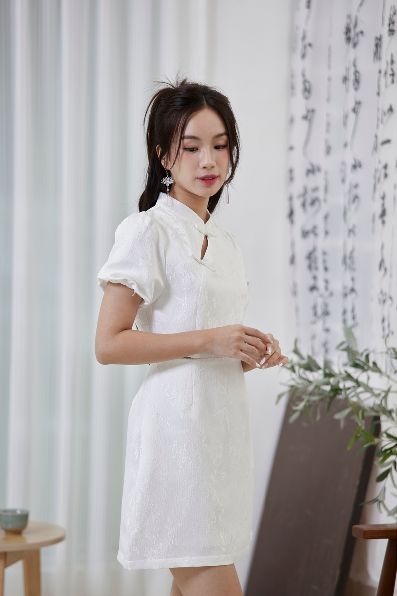 Mignon Puffed Sleeve Jacquard Cheongsam Ivory