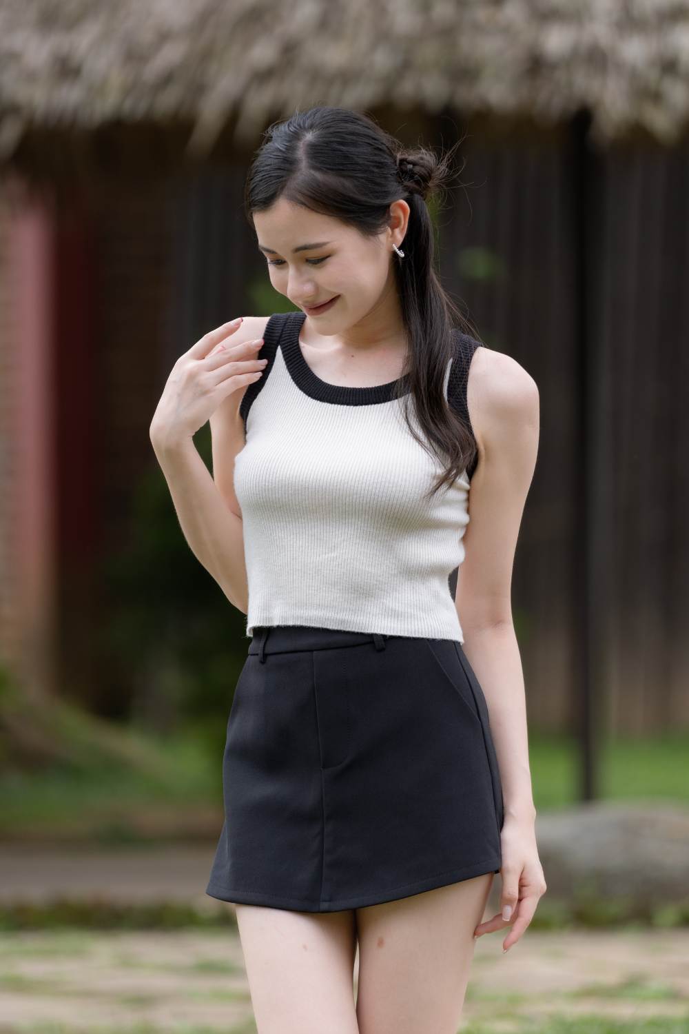 [RESTOCK 3] Ranae Curve Hem Skort Black