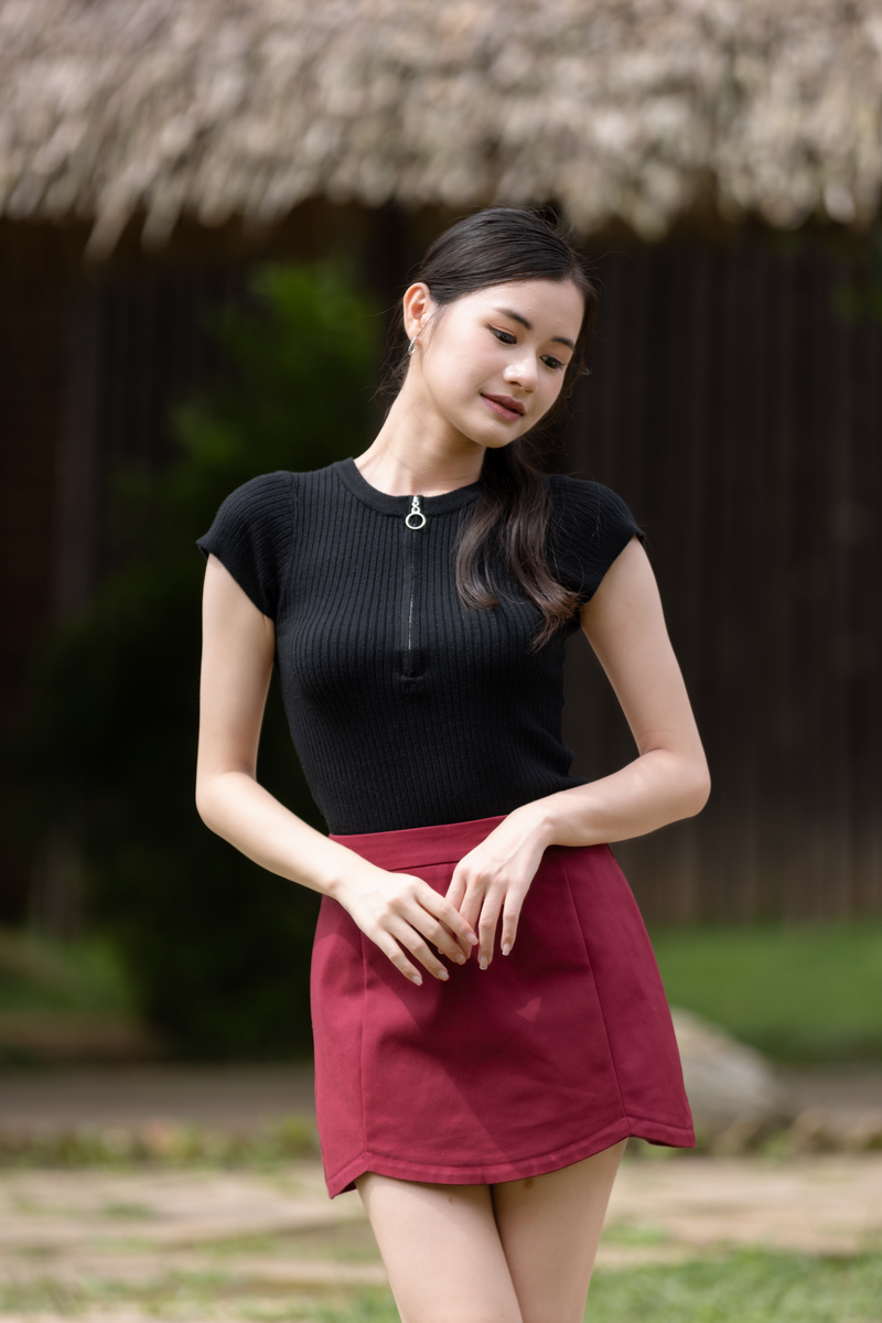 Ribbed Knitted Top with Zip Detail Black