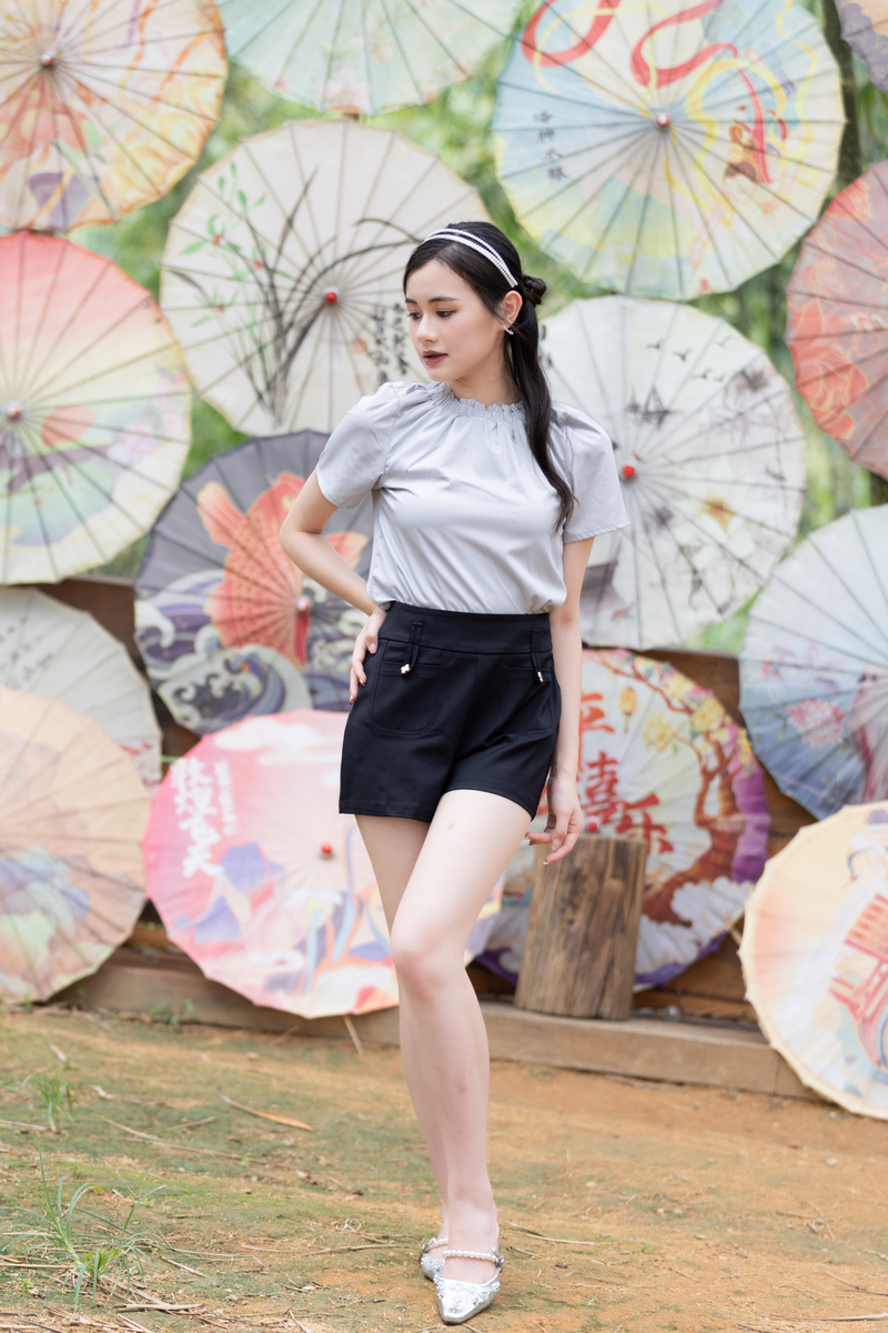 Joyce Clover Button Shorts Black