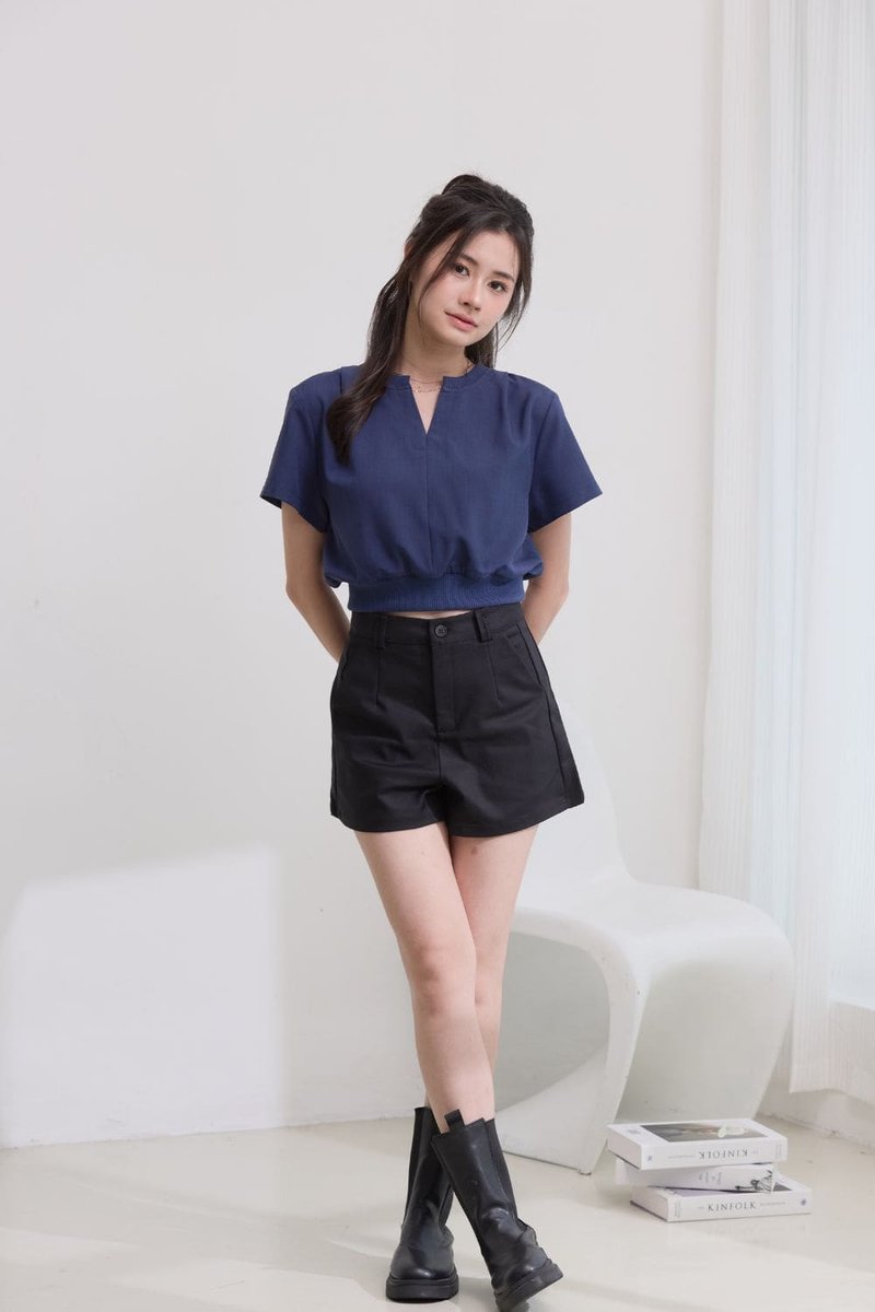 Elle Pleated V-Crop Top Dark Blue