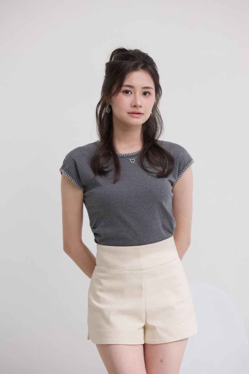 Elara Curve Shorts Beige