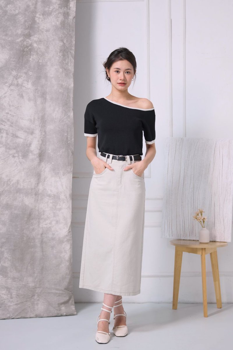 Solea Stripe Shoulder Top Black