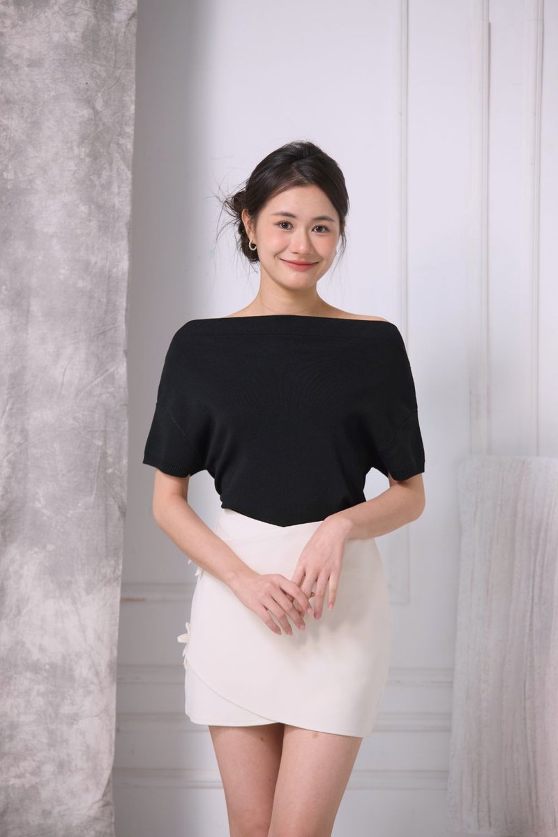 Lyra Versatile Knit Top Black