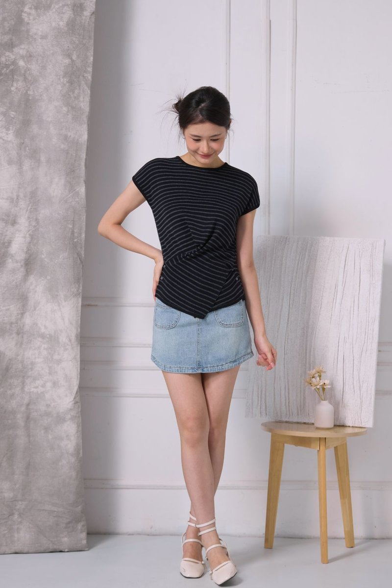 Aria Twist Hem Knit Top Black