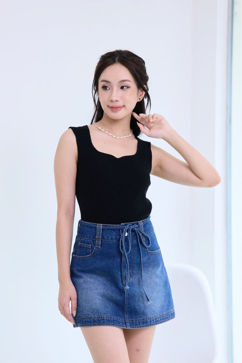Sylvie Sweetheart Knit Top Black