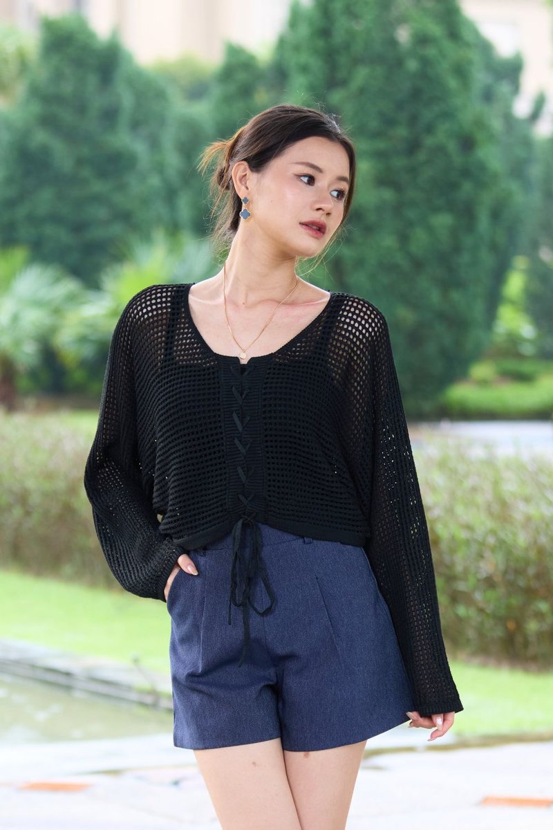 Selvya Crochet Knit Top Black