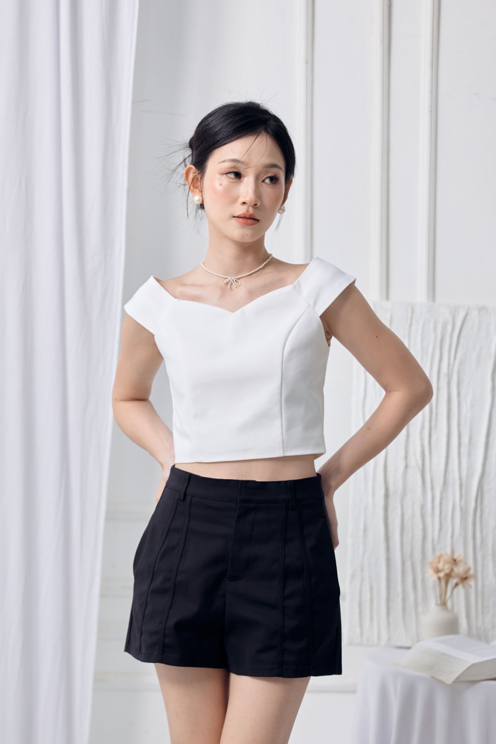 Emberly Piping Dart Shorts Black