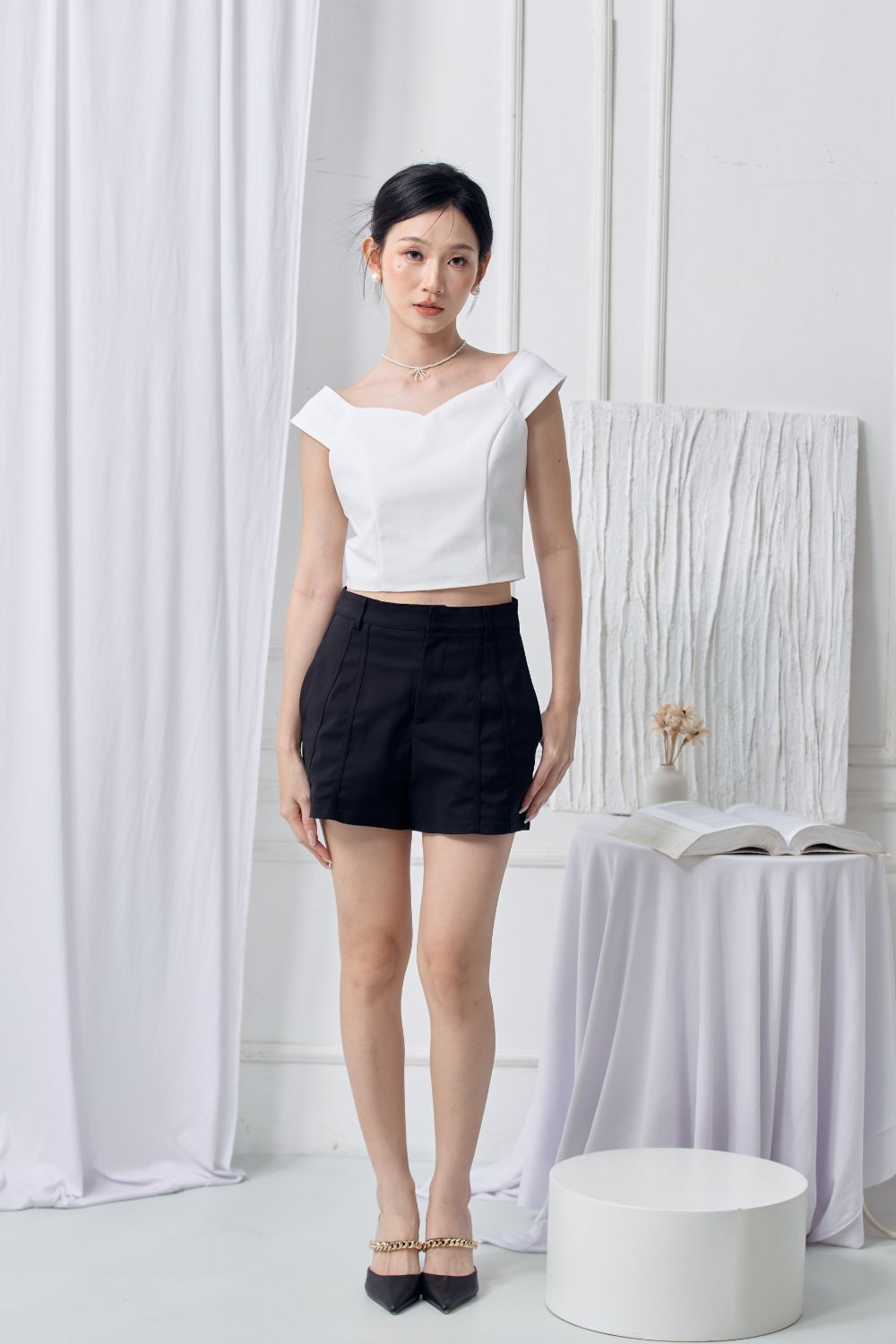 Emberly Piping Dart Shorts Black