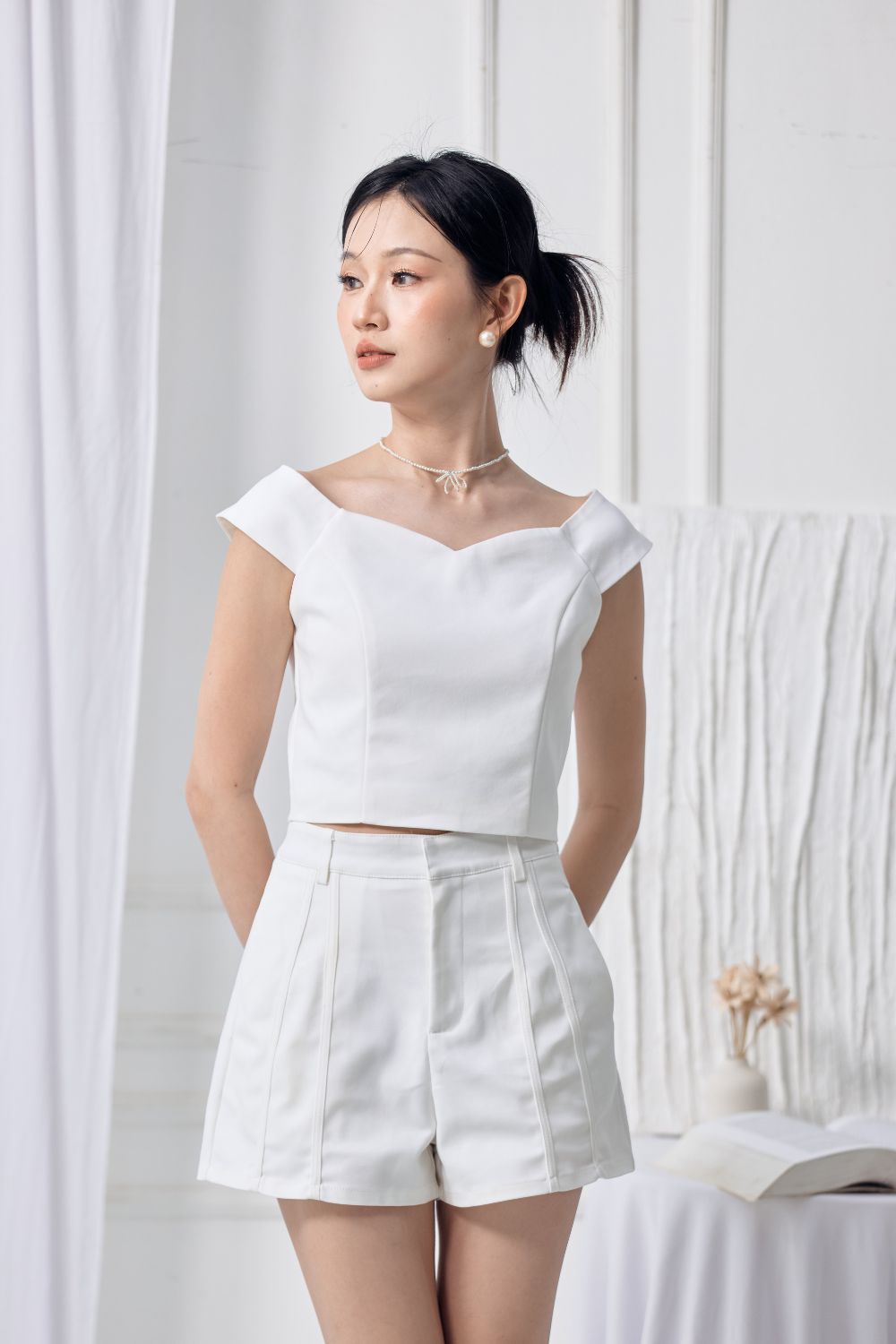 Emberly Piping Dart Shorts Ivory