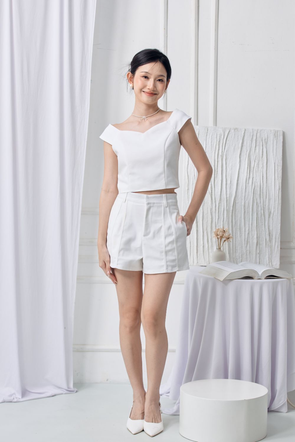 Emberly Piping Dart Shorts Ivory