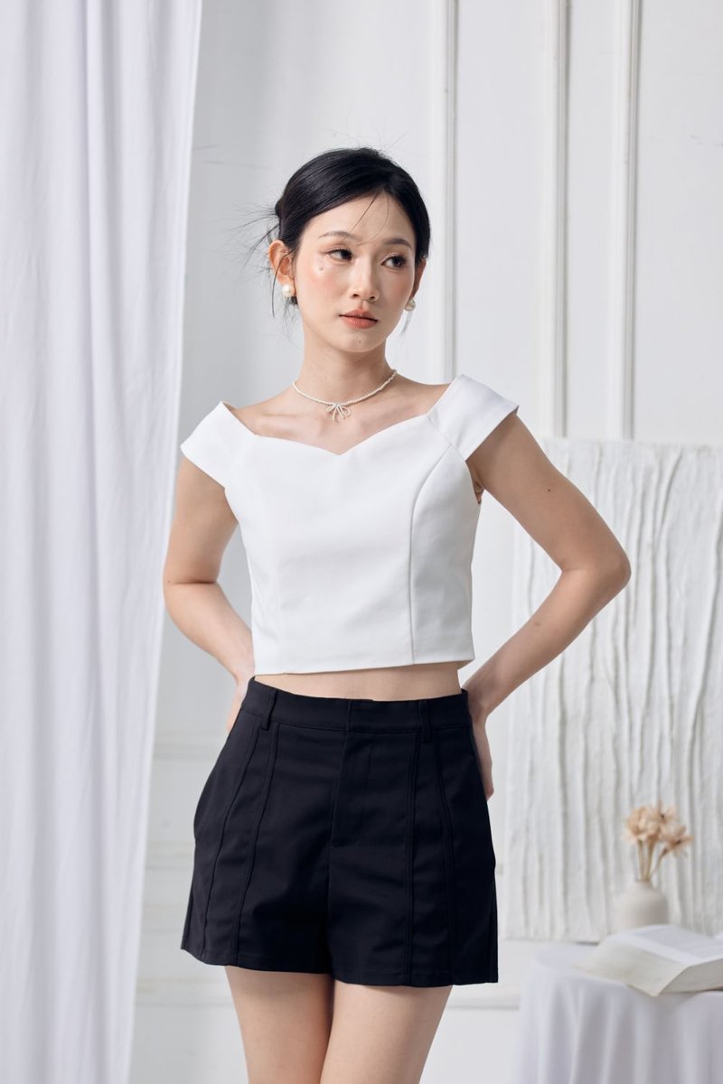 Emberly Piping Dart Shorts Black