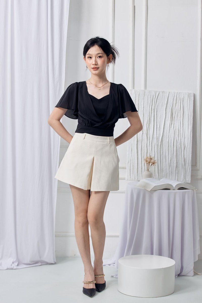 Talwyn Waffle Textured Pleated Shorts Cream