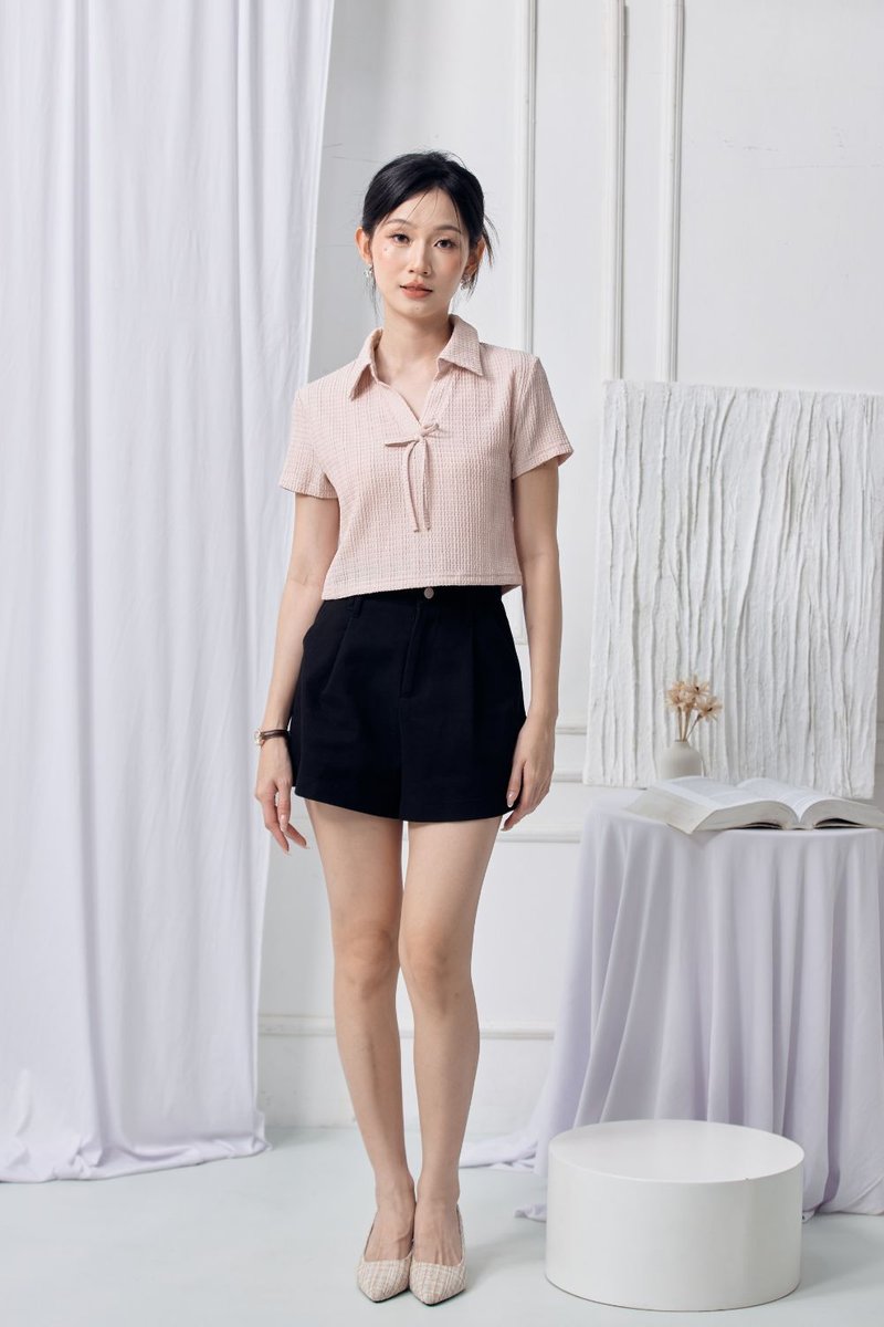 Lysandra Shorts with Pleats Black