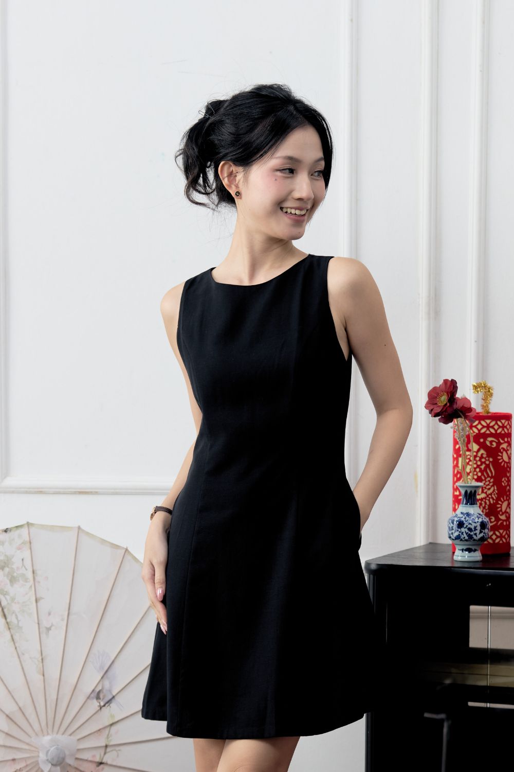 Elayne Peephole Back Linen Dress Black