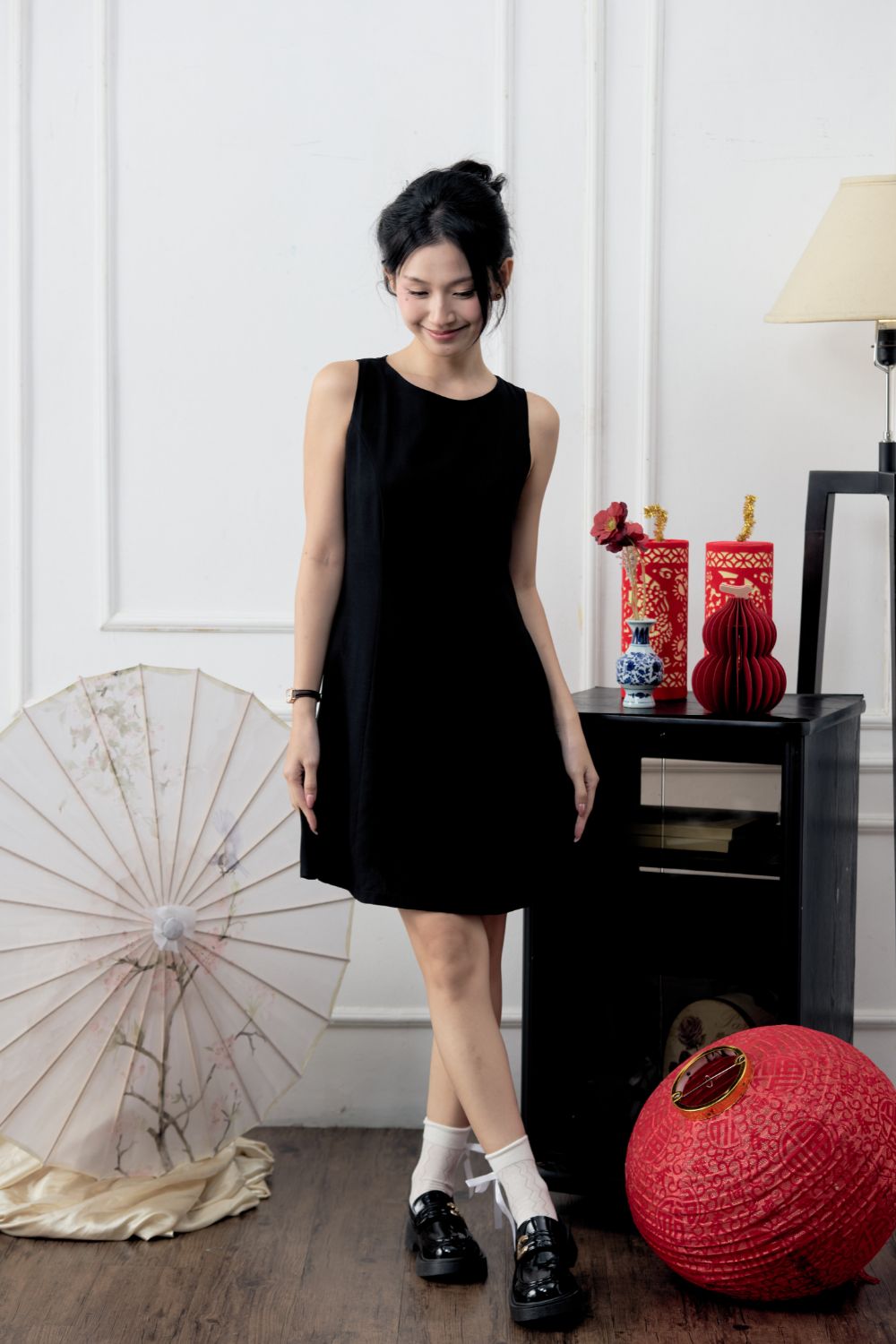 Elayne Peephole Back Linen Dress Black