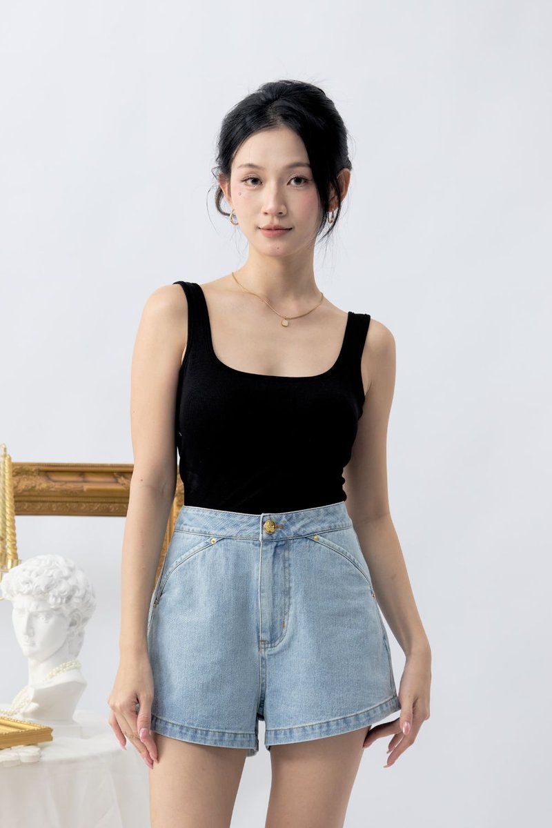 Radiya Heart Shape Denim Shorts Light Wash