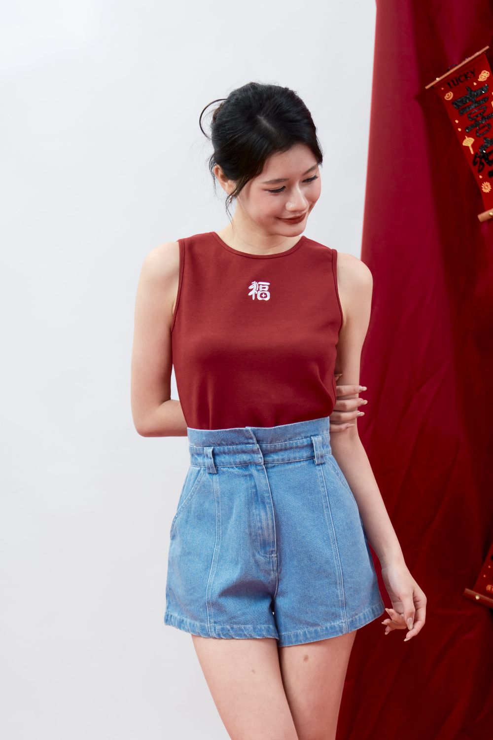 福Horse Embroidery Crop Top Scarlet