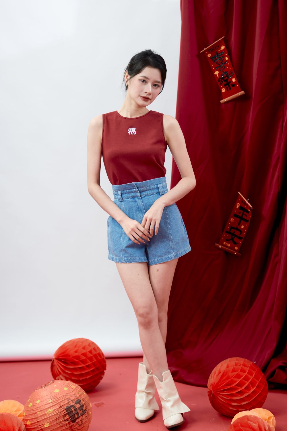 福Horse Embroidery Crop Top Scarlet