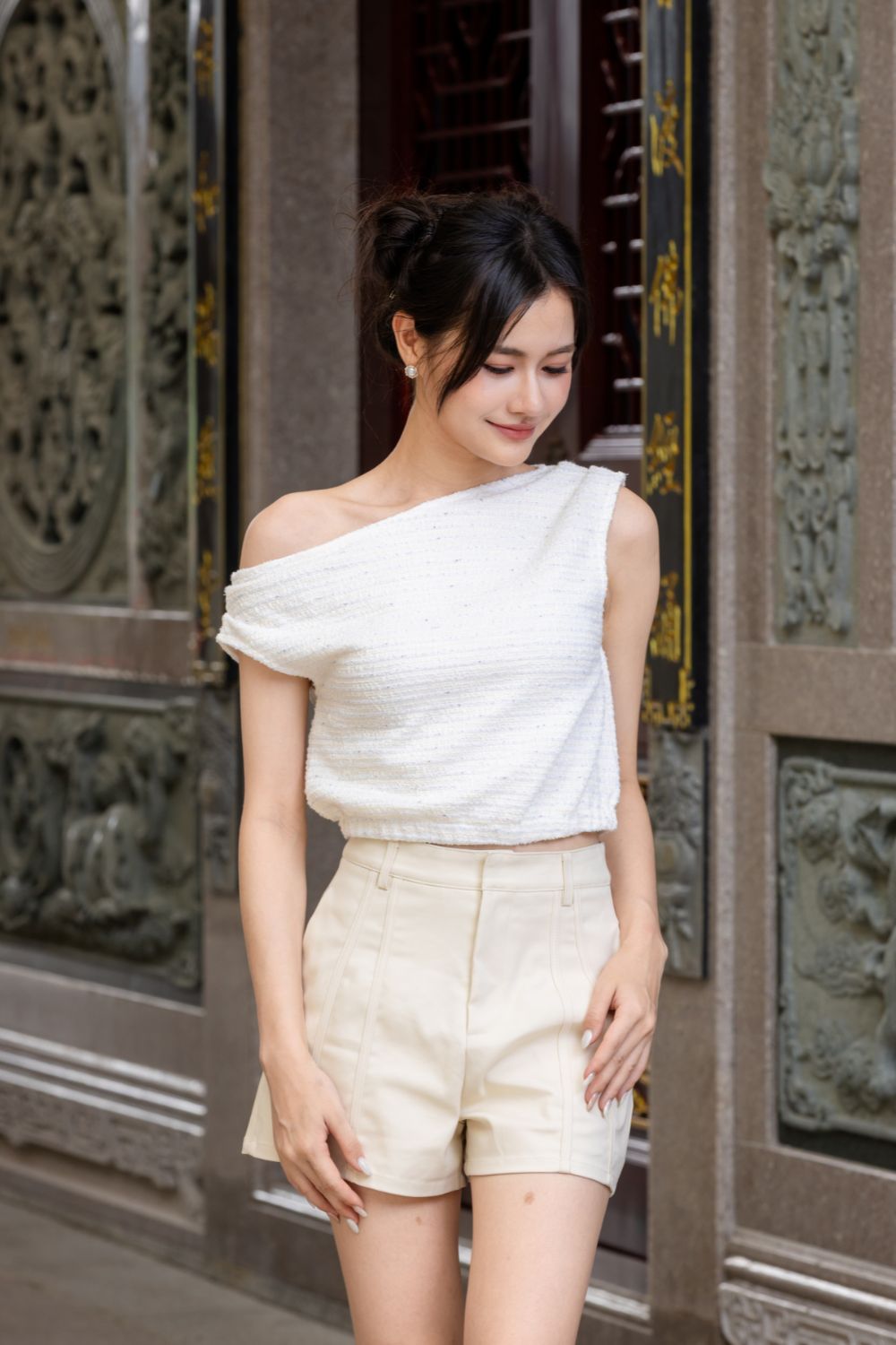 Emberly Piping Dart Shorts Cream