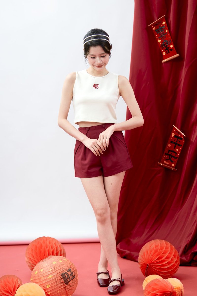 福Horse Embroidery Crop Top Cream