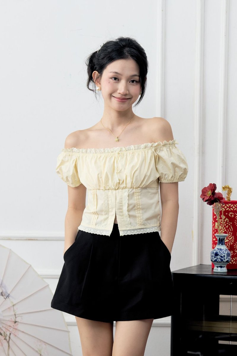 Astraea Front-Pleat Shorts Black