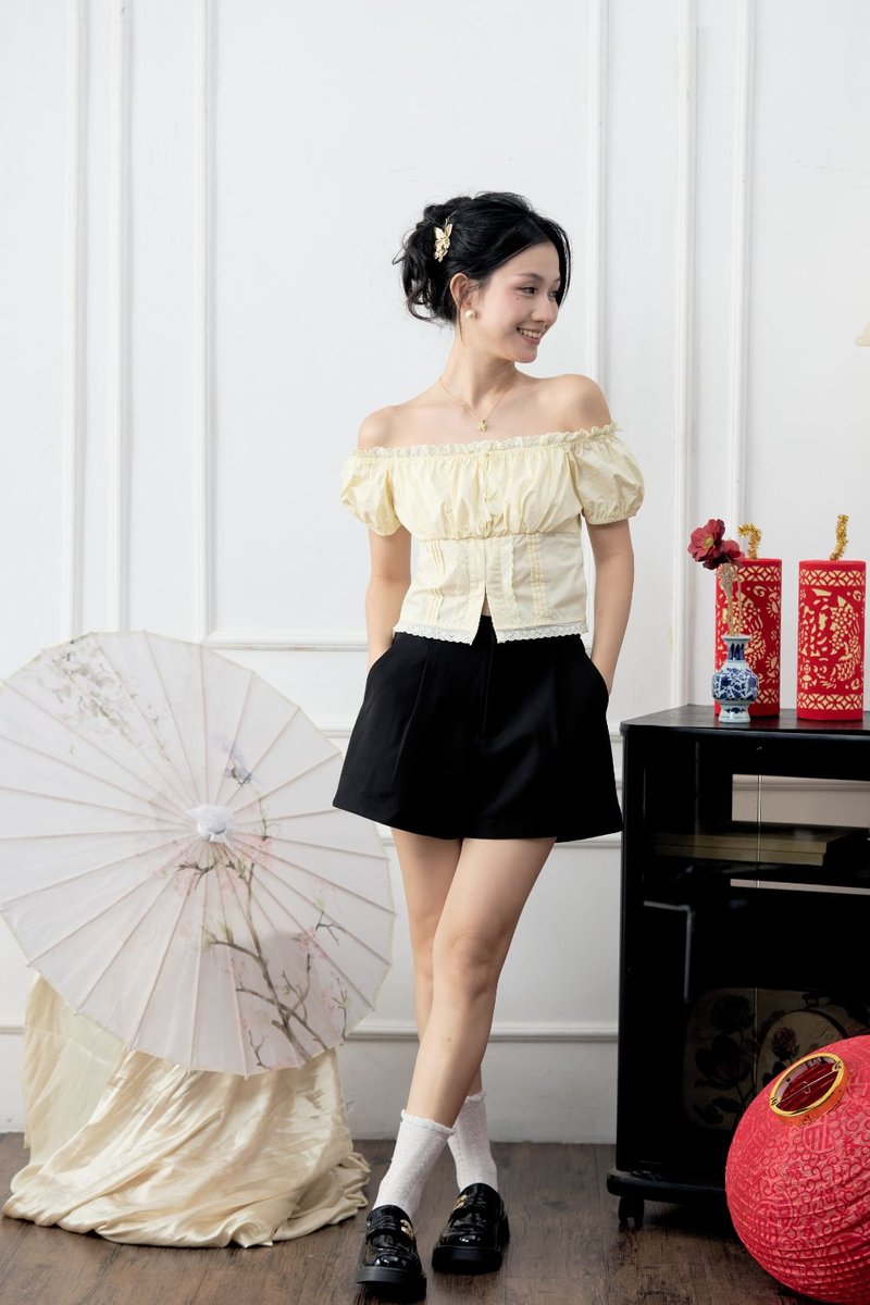 Astraea Front-Pleat Shorts Black