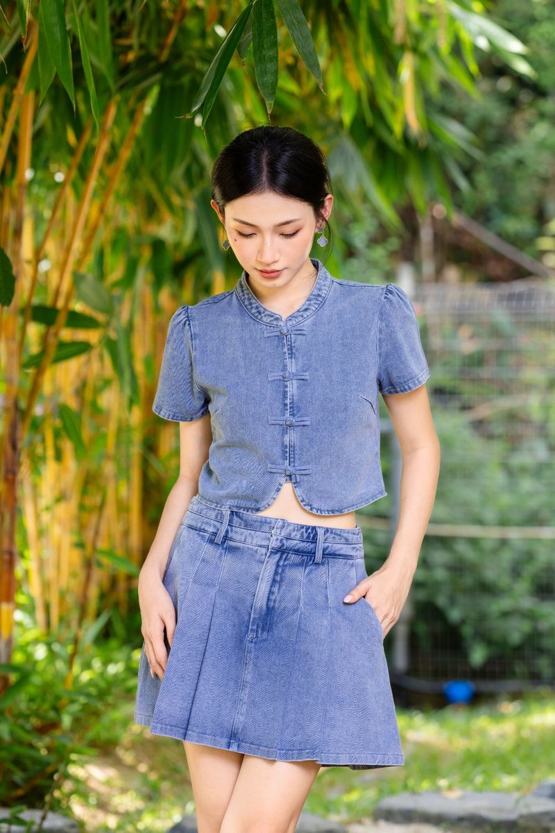 Jovielle Denim Pleated Skirt Light Wash