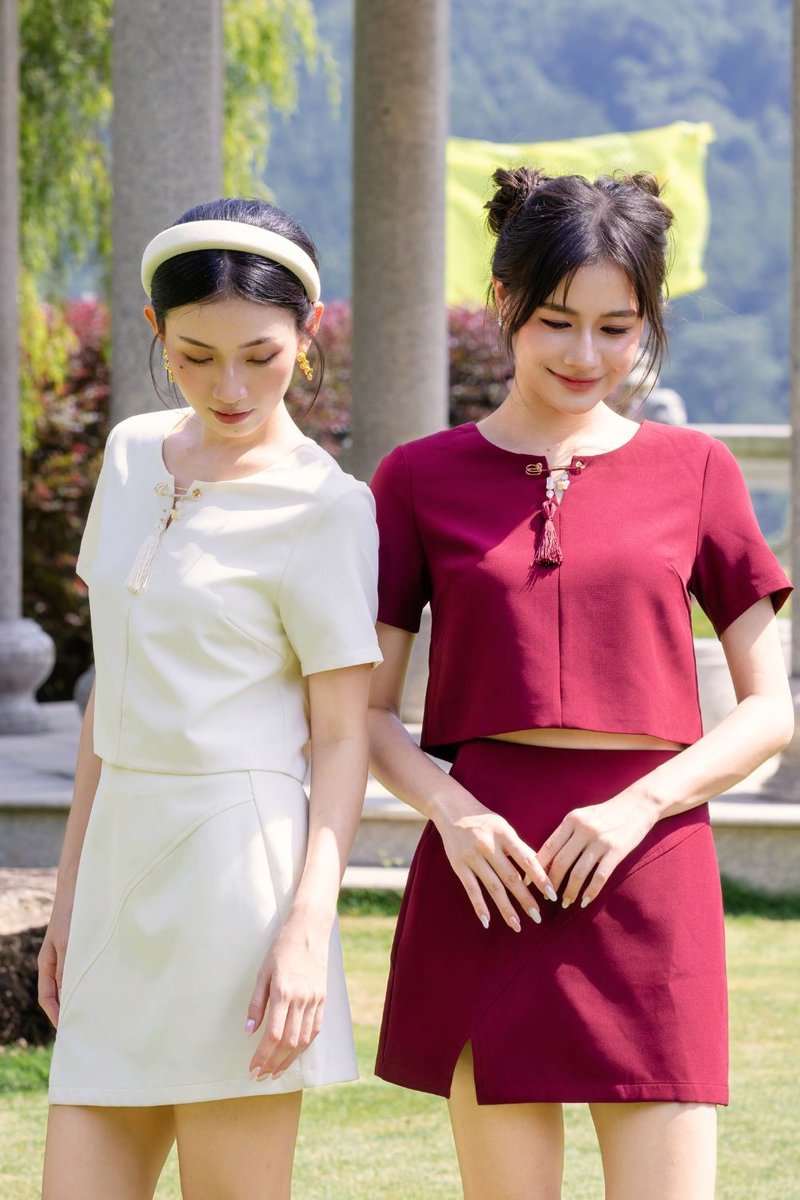 Zeraphine Asymmetrical Slit A- Line Skirt Wine