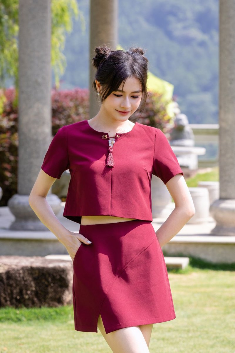 Zeraphine Asymmetrical Slit A- Line Skirt Wine