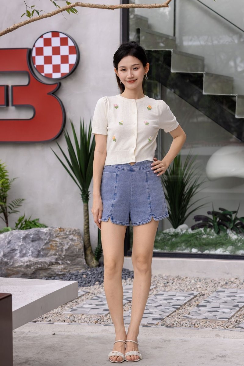 Thalindra Knit Top With Embroidery Flowers Cream