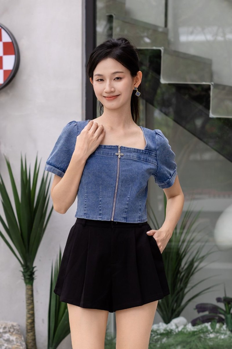 Faye Pleated Flare Shorts Black