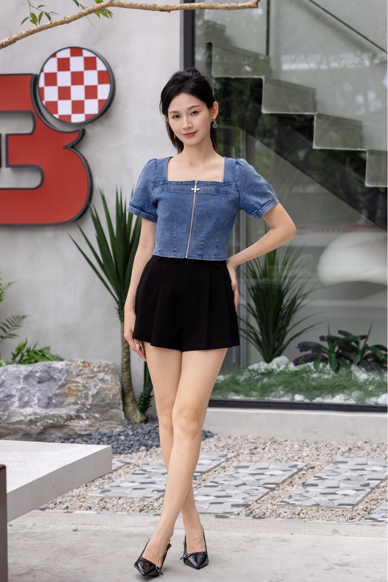 Faye Pleated Flare Shorts Black