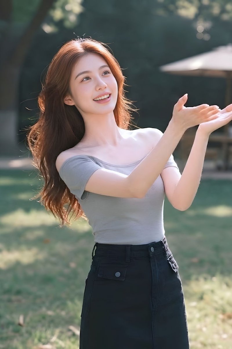 Calyvra Padded Top Sky