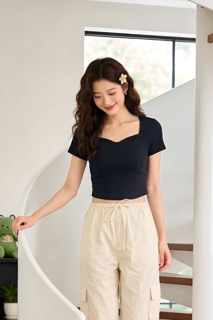 Essential Sweetheart Knit Crop Top Black