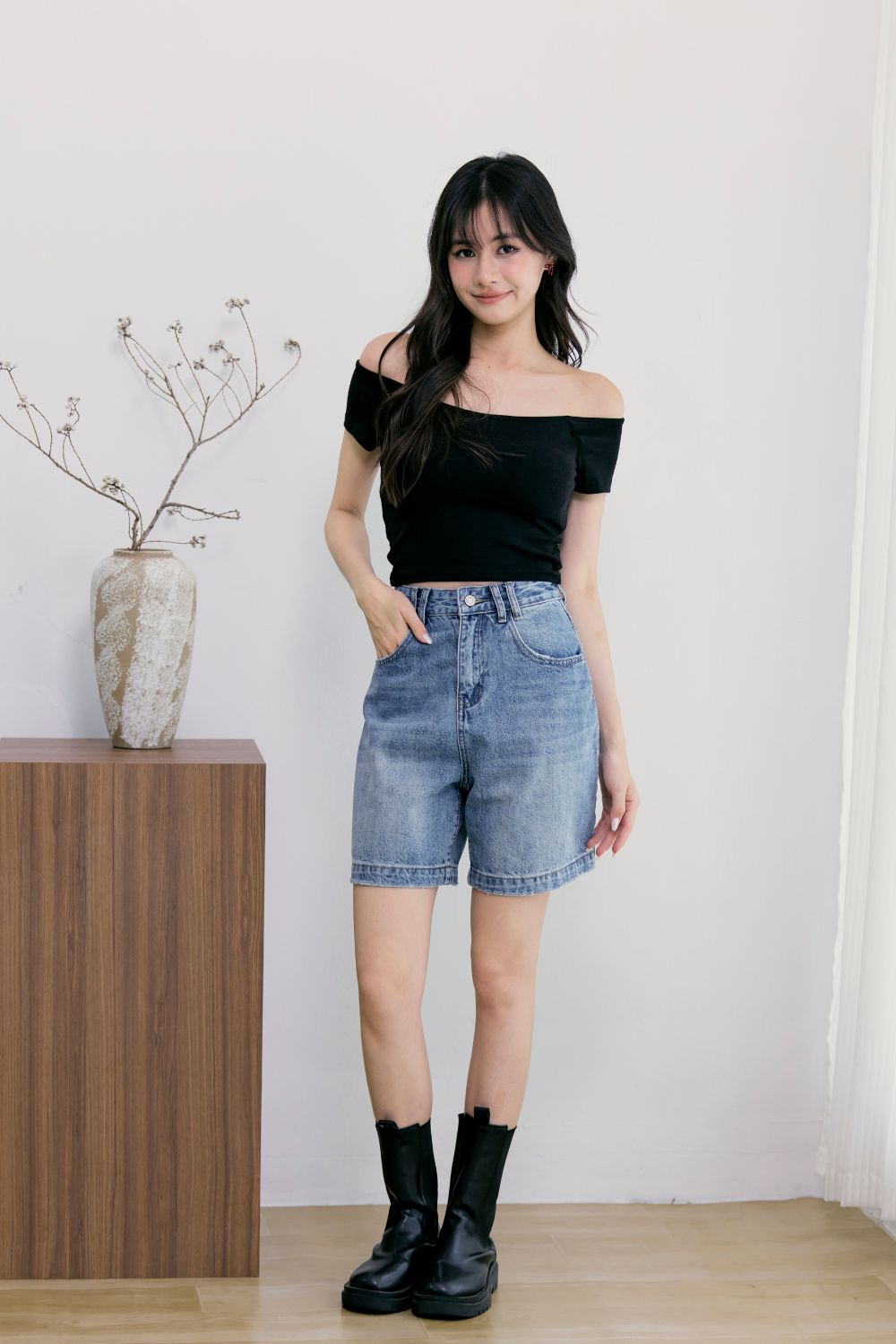 Rhiannon Thigh Length Denim Shorts Light Wash