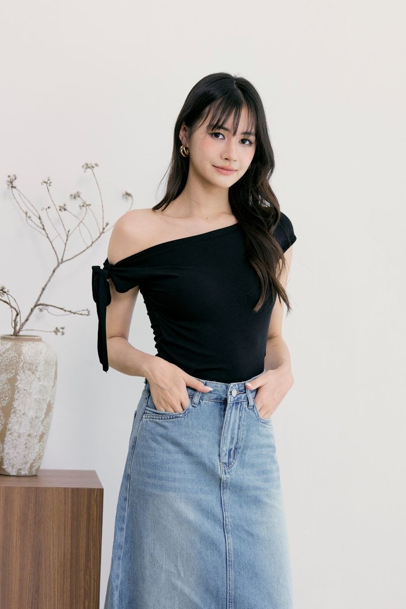 [RESTOCK] Avenelle Off Shoulder Top Black