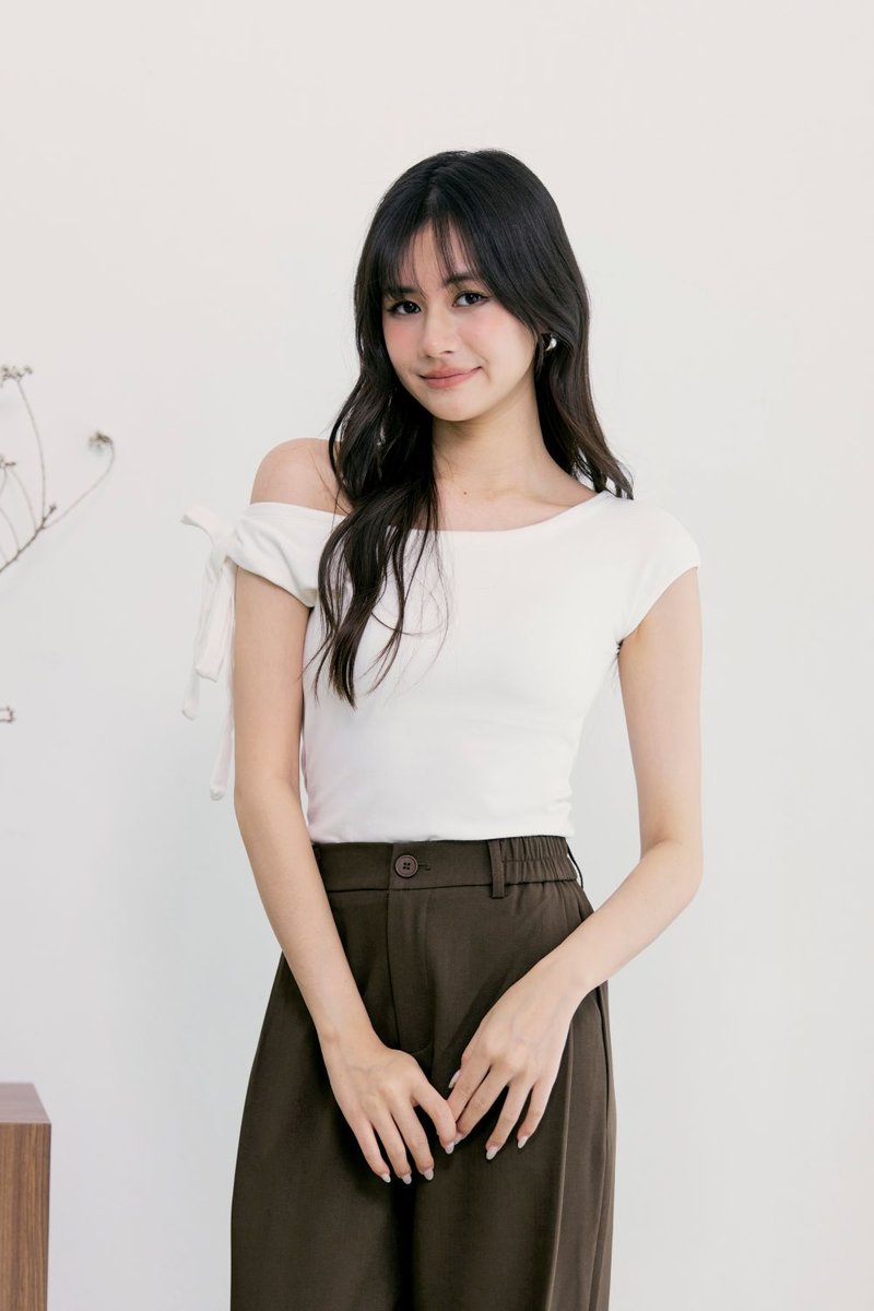 [RESTOCK] Avenelle Off Shoulder Top Ivory