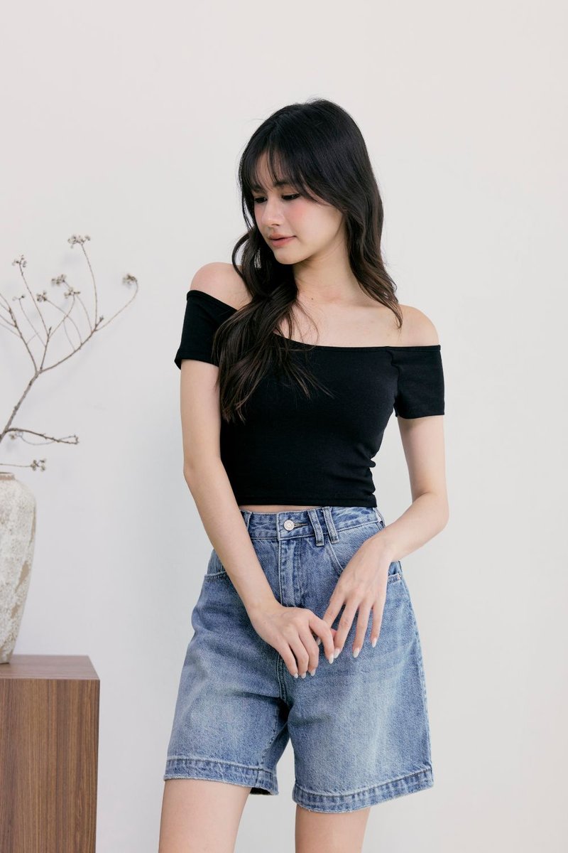 Calyvra Padded Top Black