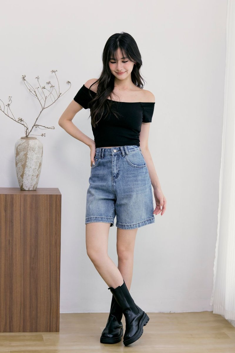 Calyvra Padded Top Black