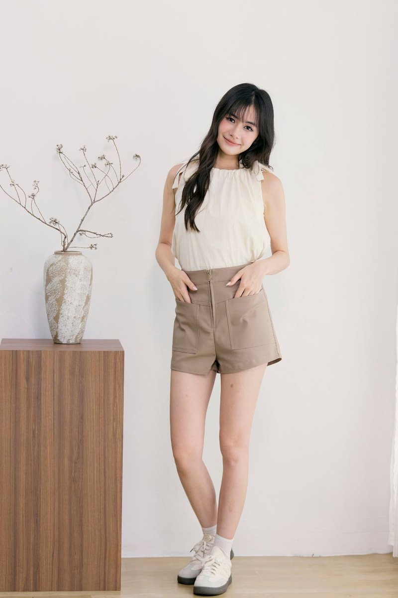 Novaelia Front Zip A Line Shorts Khaki