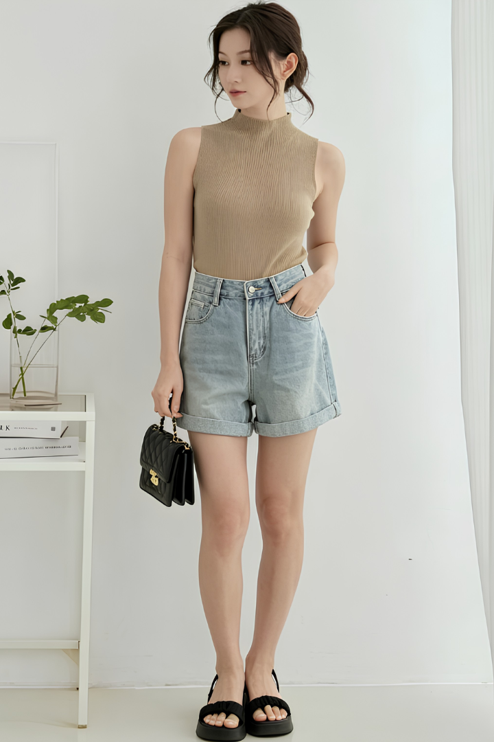 Roll Hem Denim Shorts Light Washed
